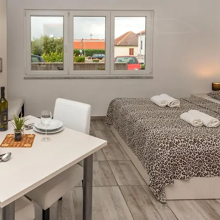 Pensjonat Studio Apartment Nin