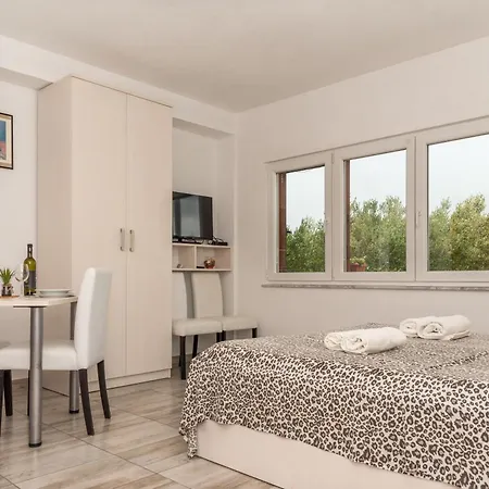 Studio Apartment Гостевой дом *